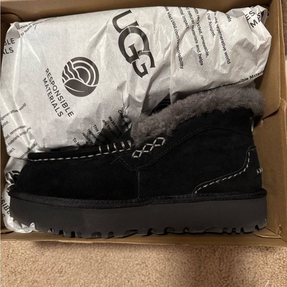 Ugg Ansley parc womens, Use only one time look like new. - Picture 8 of 11